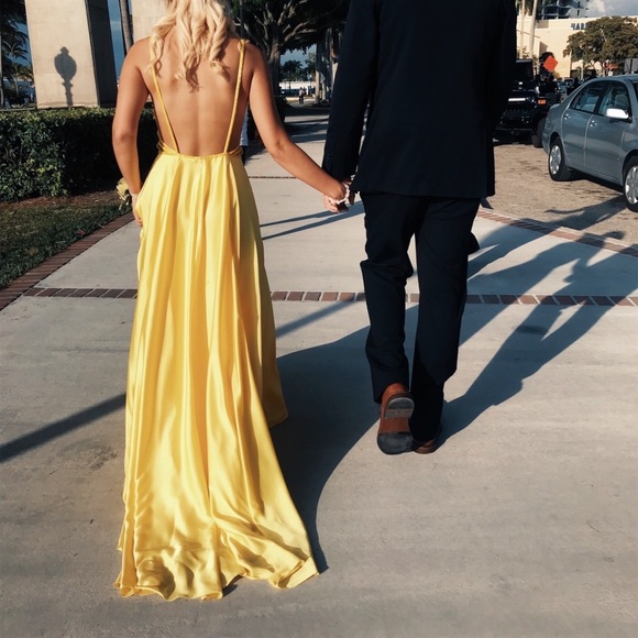 Yellow prom dress - Picture 1 of 4